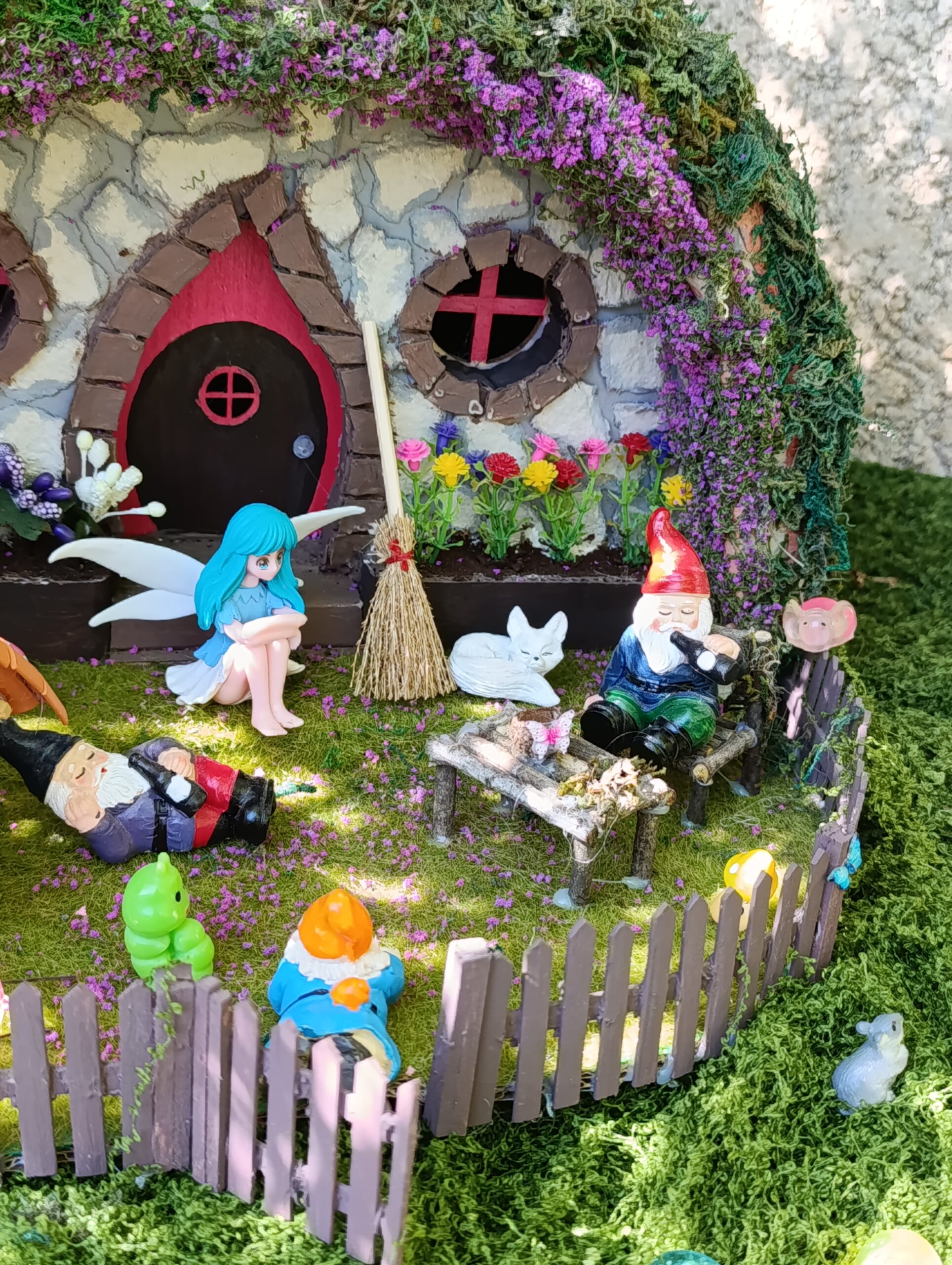 Maison de Hobbit, refuge Terreux du Village du Lys Enchanté – Image 4