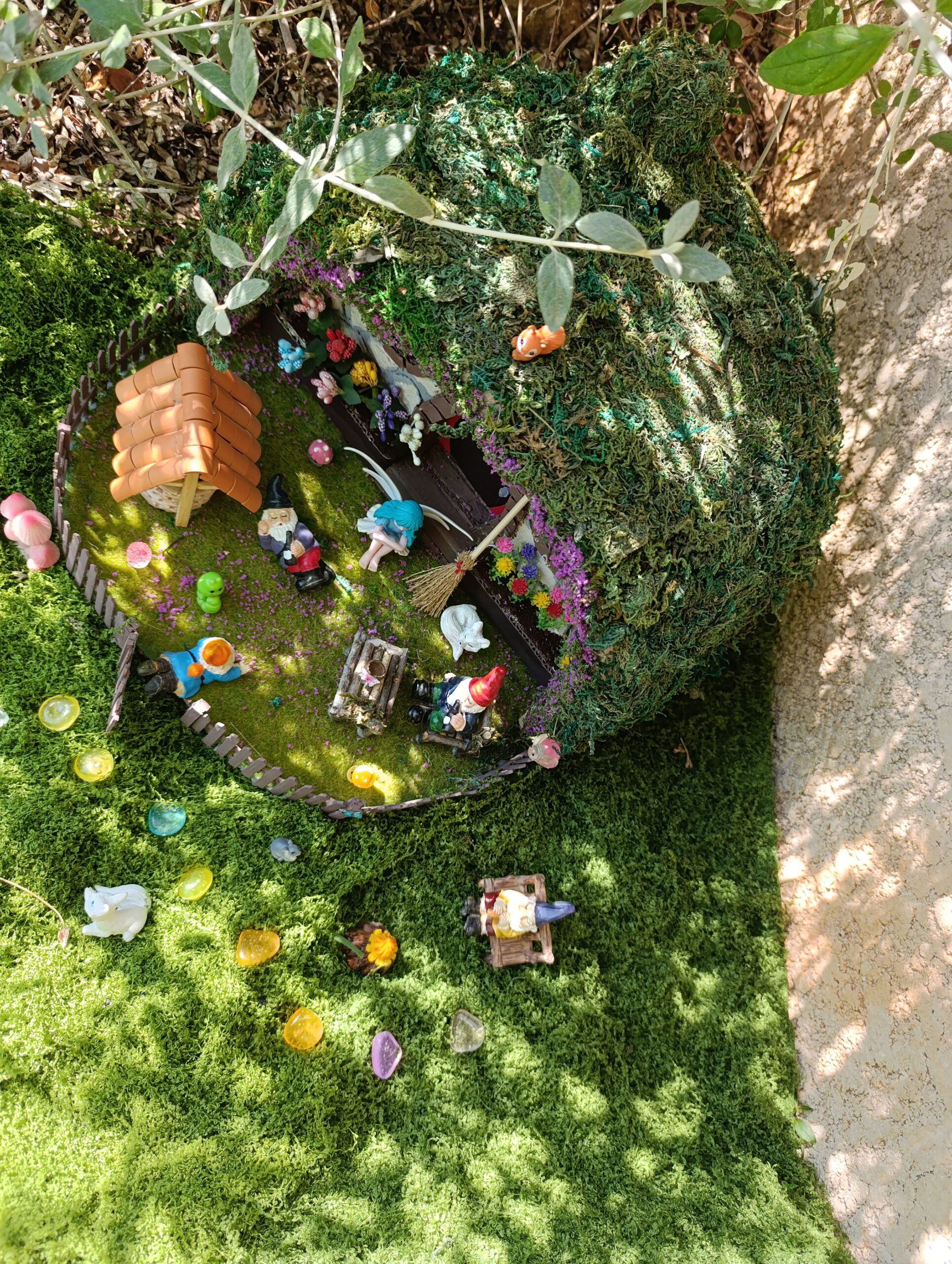 Maison de Hobbit, refuge Terreux du Village du Lys Enchanté – Image 6