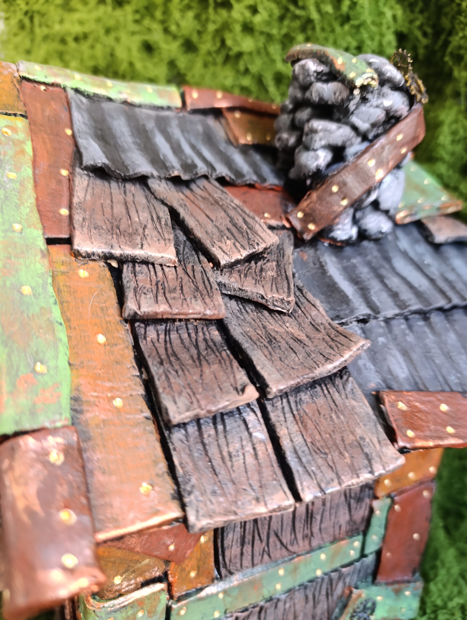 La Maison Rafistolée, abri Bricolé du Village du Lys Enchanté – Image 14