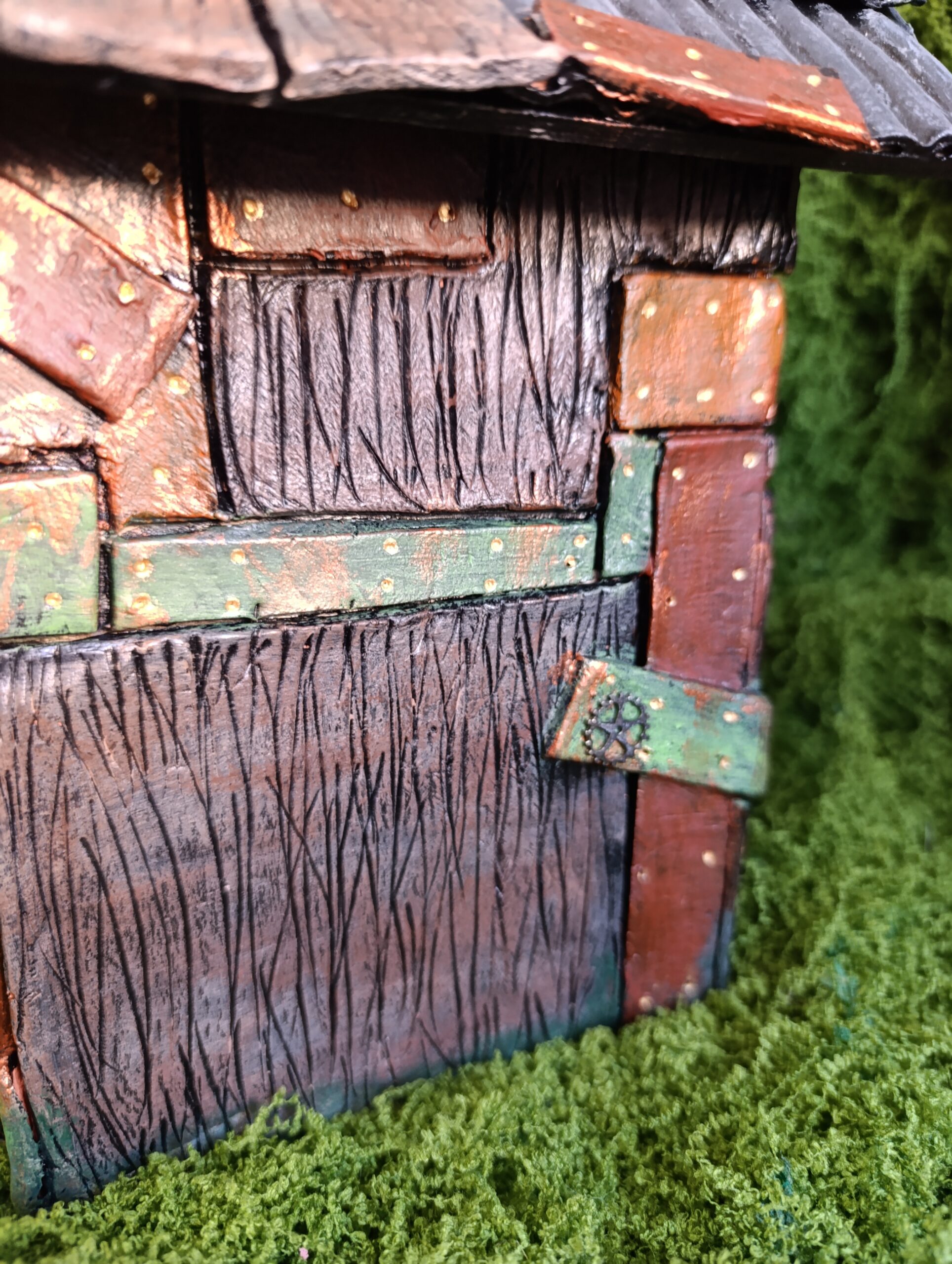 La Maison Rafistolée, abri Bricolé du Village du Lys Enchanté – Image 13