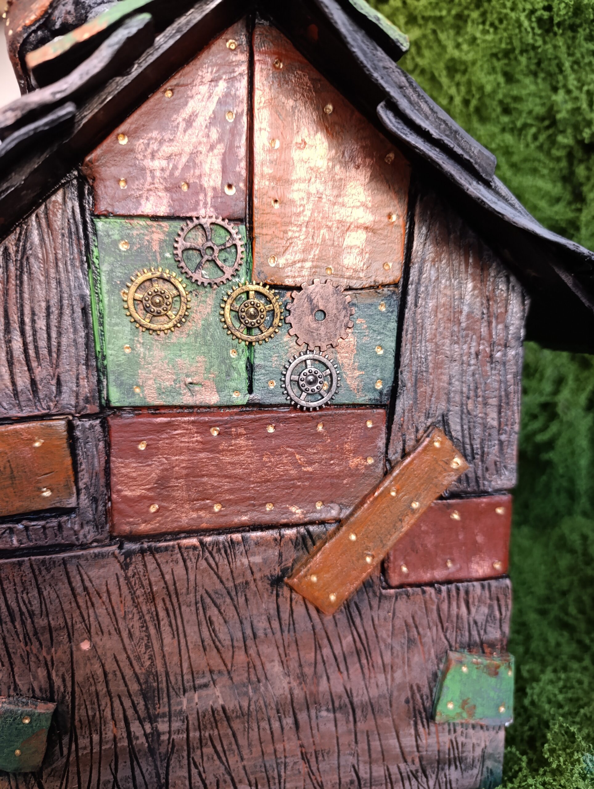 La Maison Rafistolée, abri Bricolé du Village du Lys Enchanté – Image 12