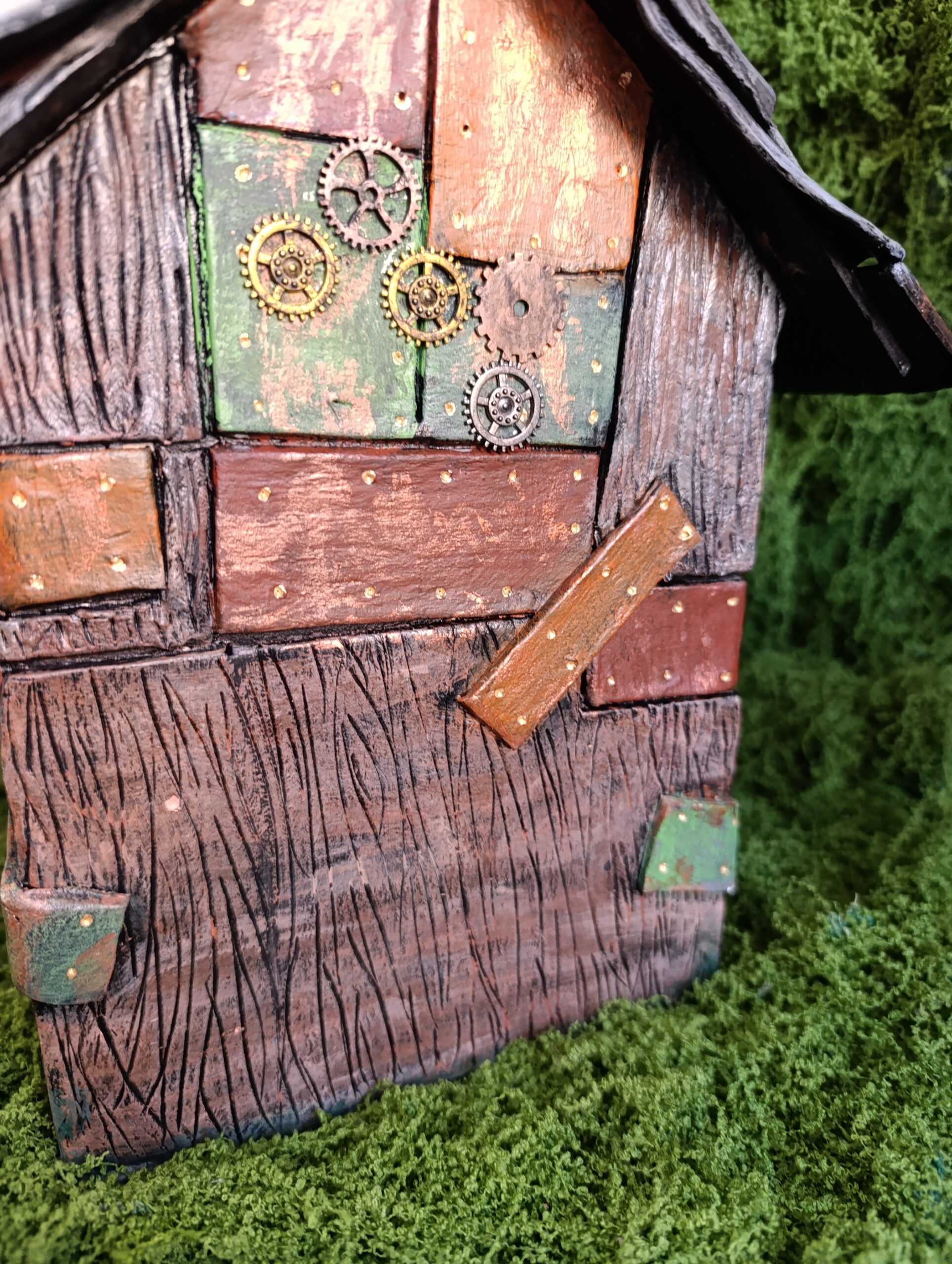 La Maison Rafistolée, abri Bricolé du Village du Lys Enchanté – Image 11