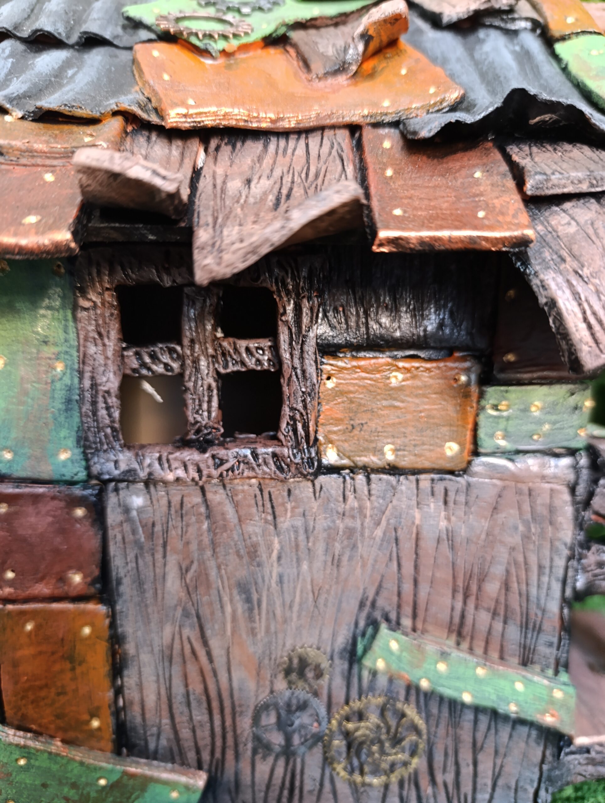 La Maison Rafistolée, abri Bricolé du Village du Lys Enchanté – Image 9