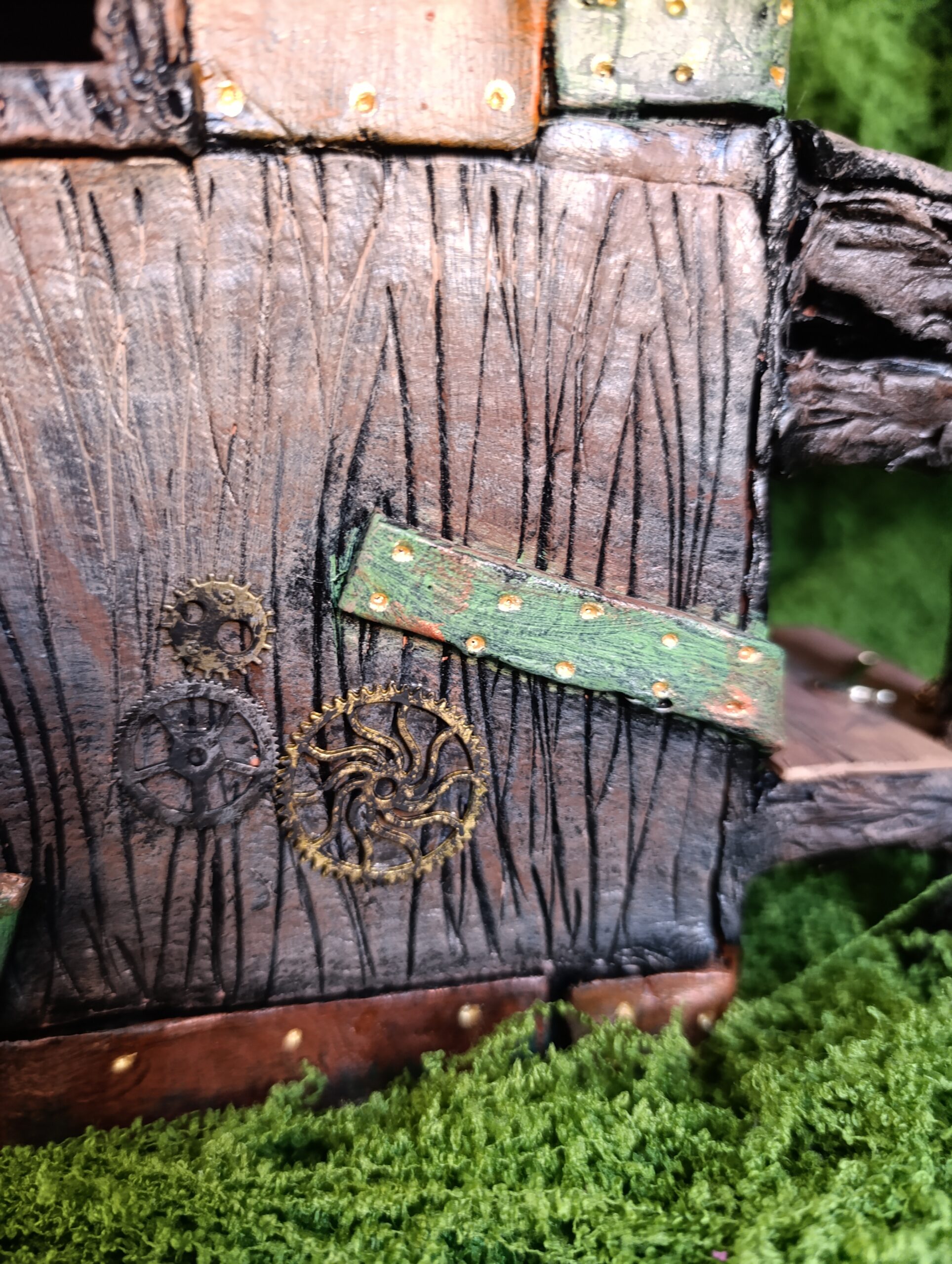 La Maison Rafistolée, abri Bricolé du Village du Lys Enchanté – Image 6