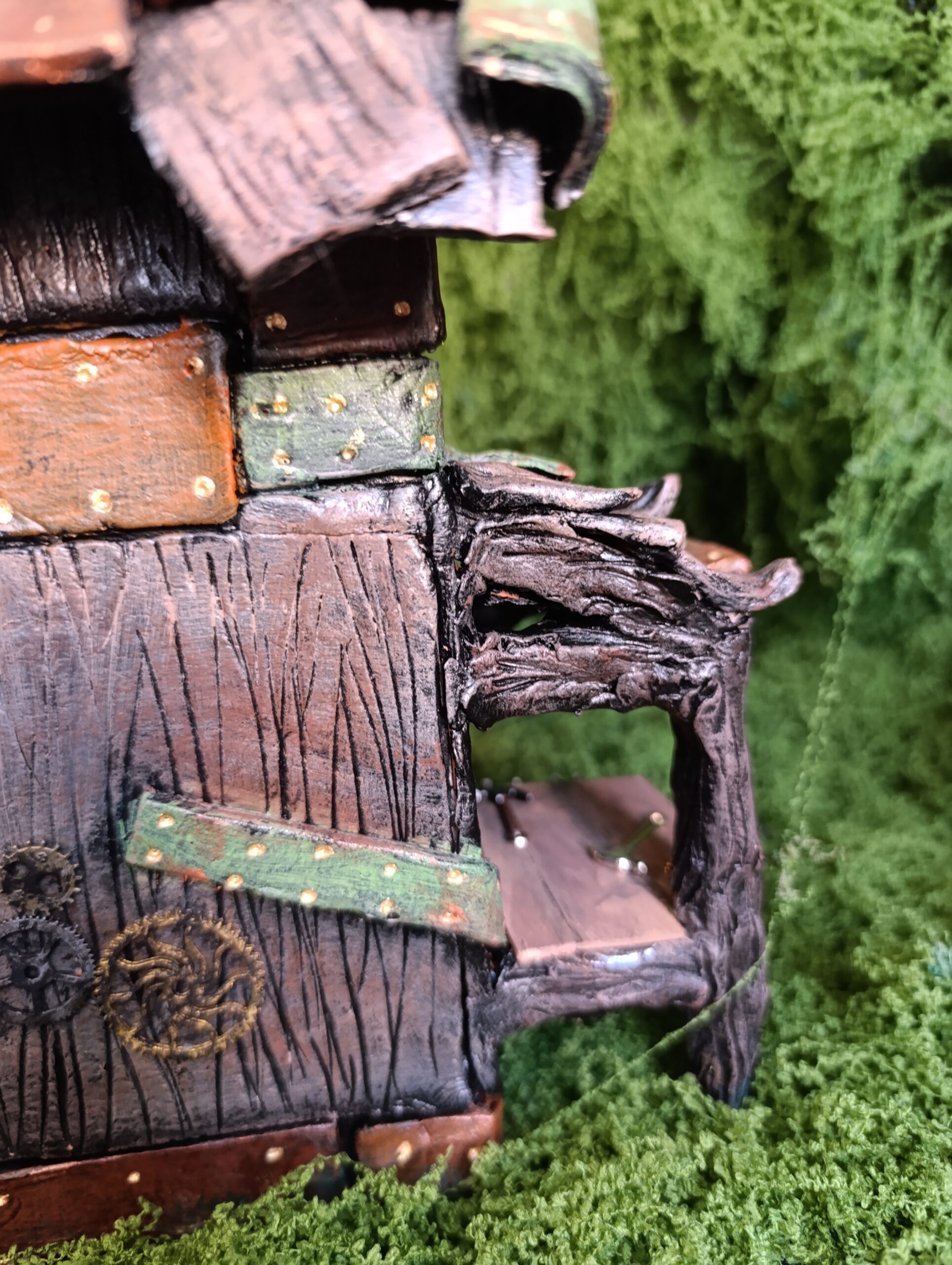 La Maison Rafistolée, abri Bricolé du Village du Lys Enchanté – Image 5