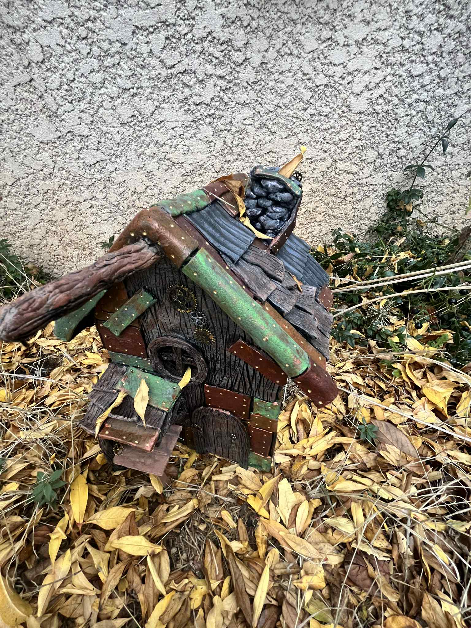 La Maison Rafistolée, abri Bricolé du Village du Lys Enchanté – Image 2