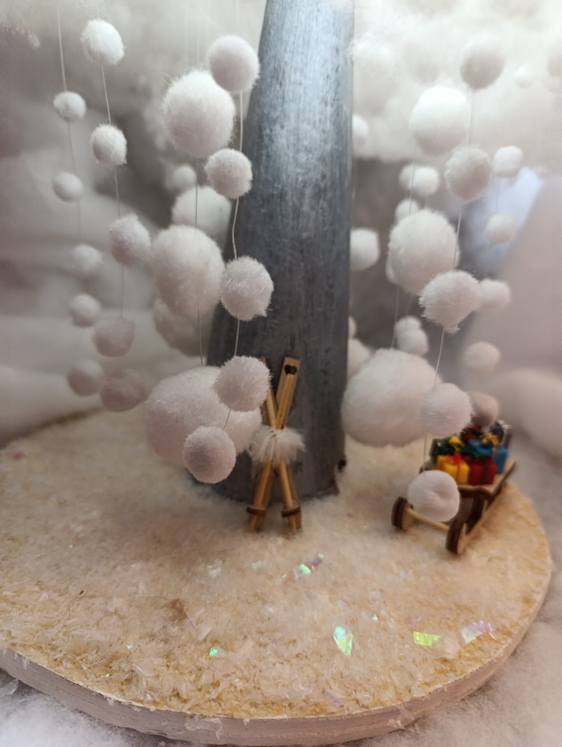 IMG_20251209_093442 🎄 Décoration de Noël – Scène féerique hivernale sous nuage de neige – Image 4