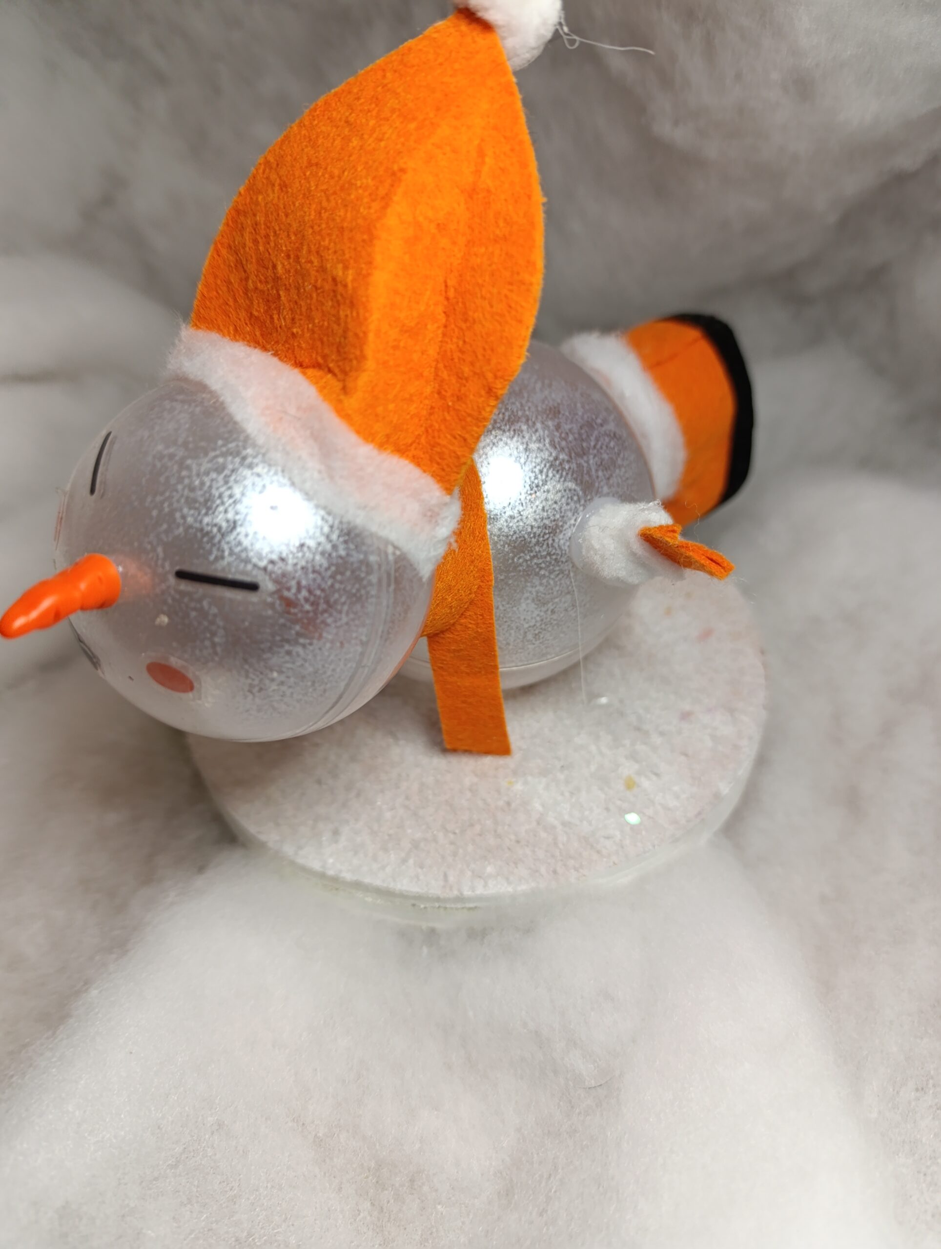 IMG_20251209_094934 « Floconfus Bonhomme de neige plongeon orange »