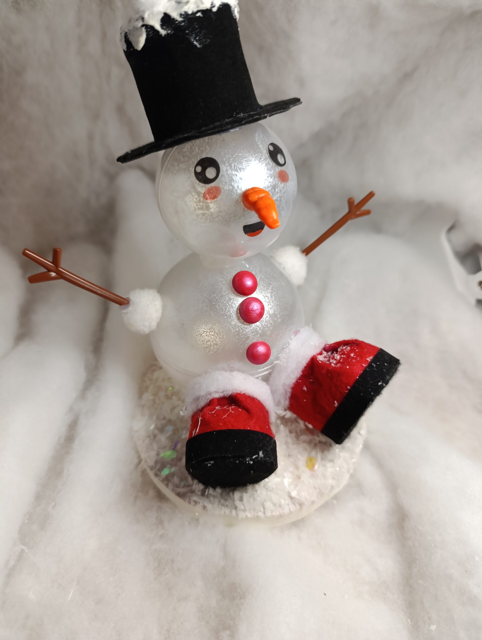 IMG_20251209_095011 Neigépince, bonhomme de neige assis au chapeau haut de forme – Image 5