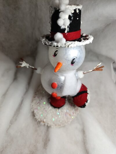 « Frimoussepanique Bonhomme de neige surpris au chapeau enneigé »