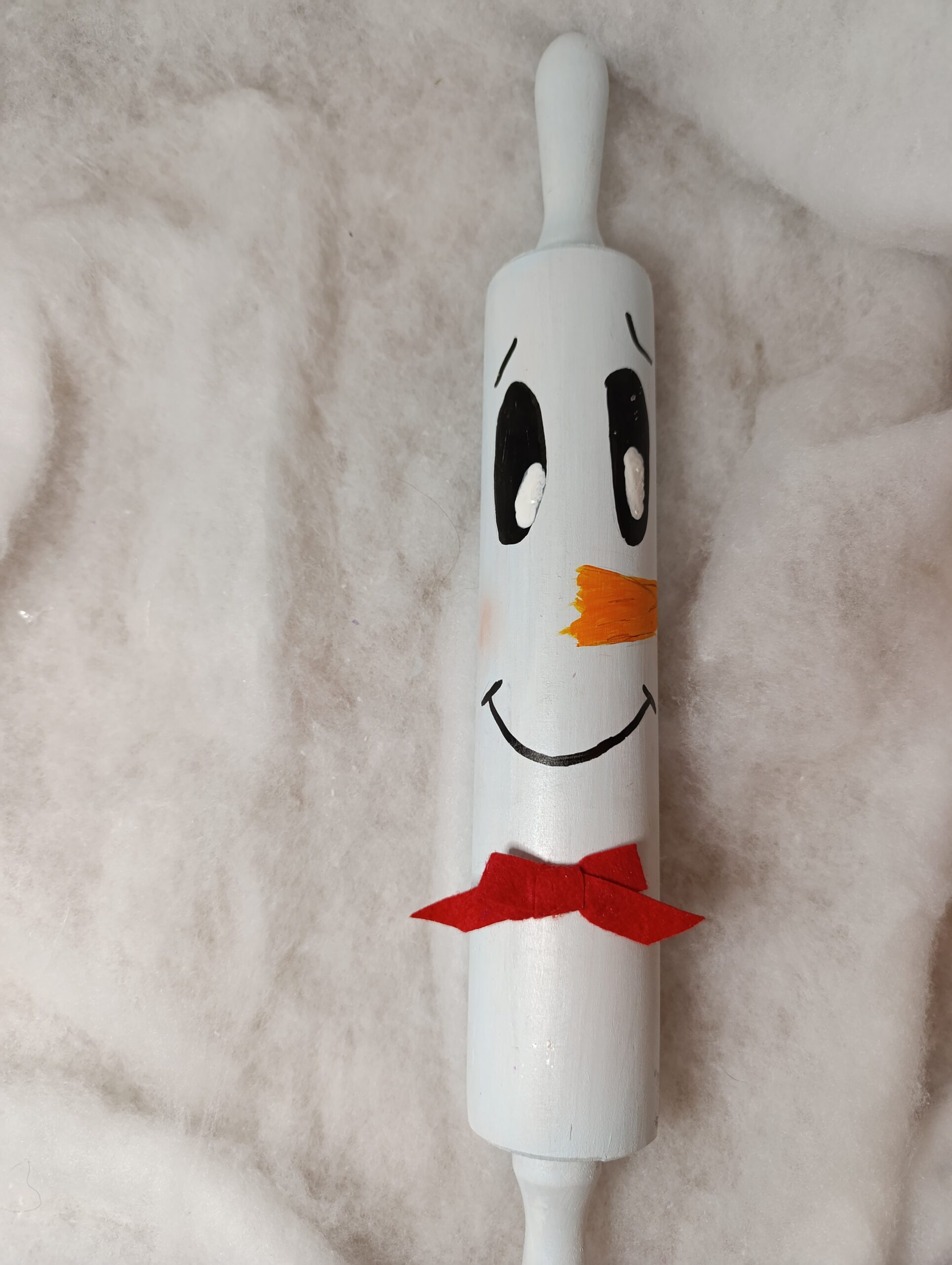 IMG_20251209_104129 🎄 Décoration de Noël – Bonhomme de neige en rouleau à pâtisserie en bois, nœud rouge – Image 2