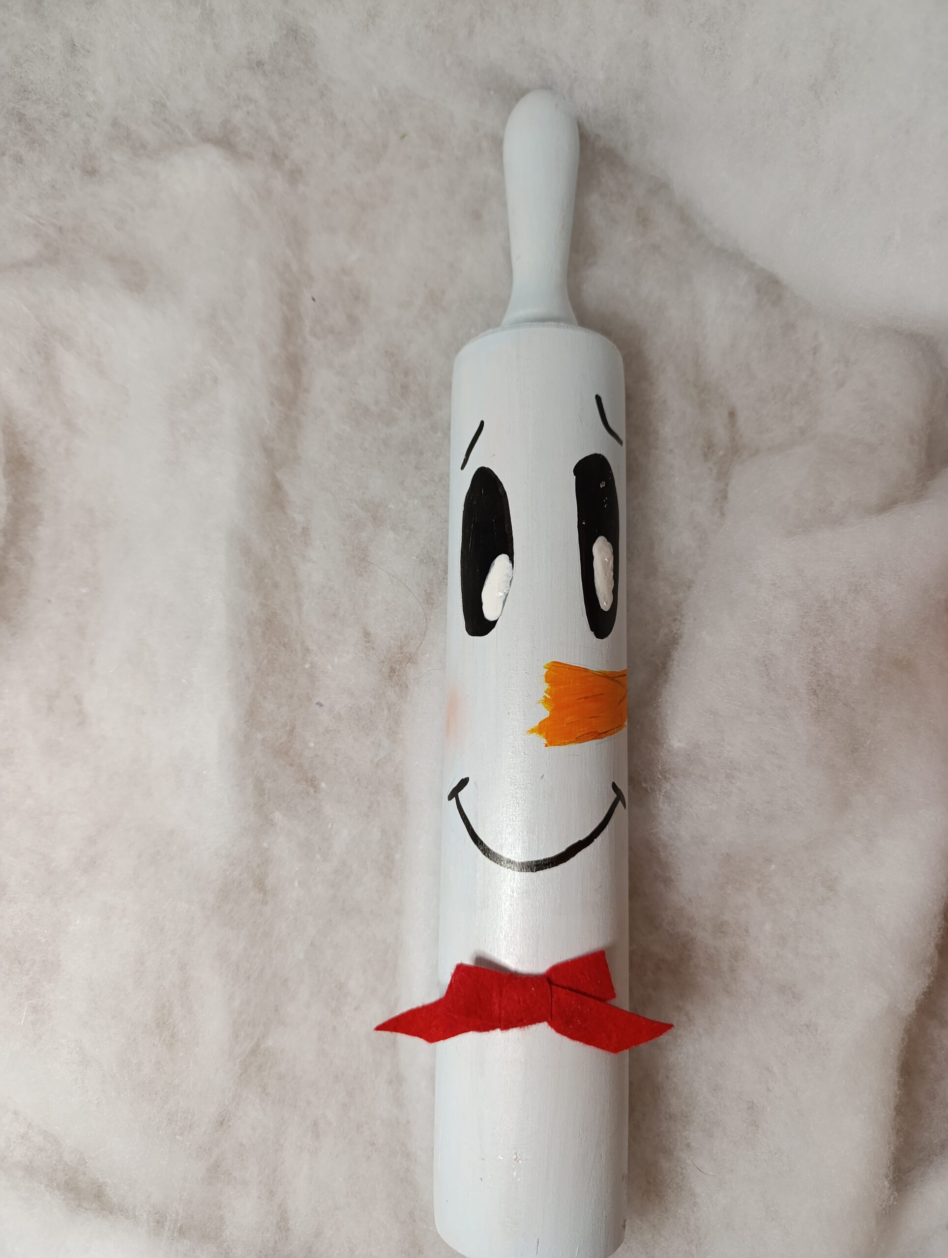 IMG_20251209_104132 🎄 Décoration de Noël – Bonhomme de neige en rouleau à pâtisserie en bois, nœud rouge – Image 4