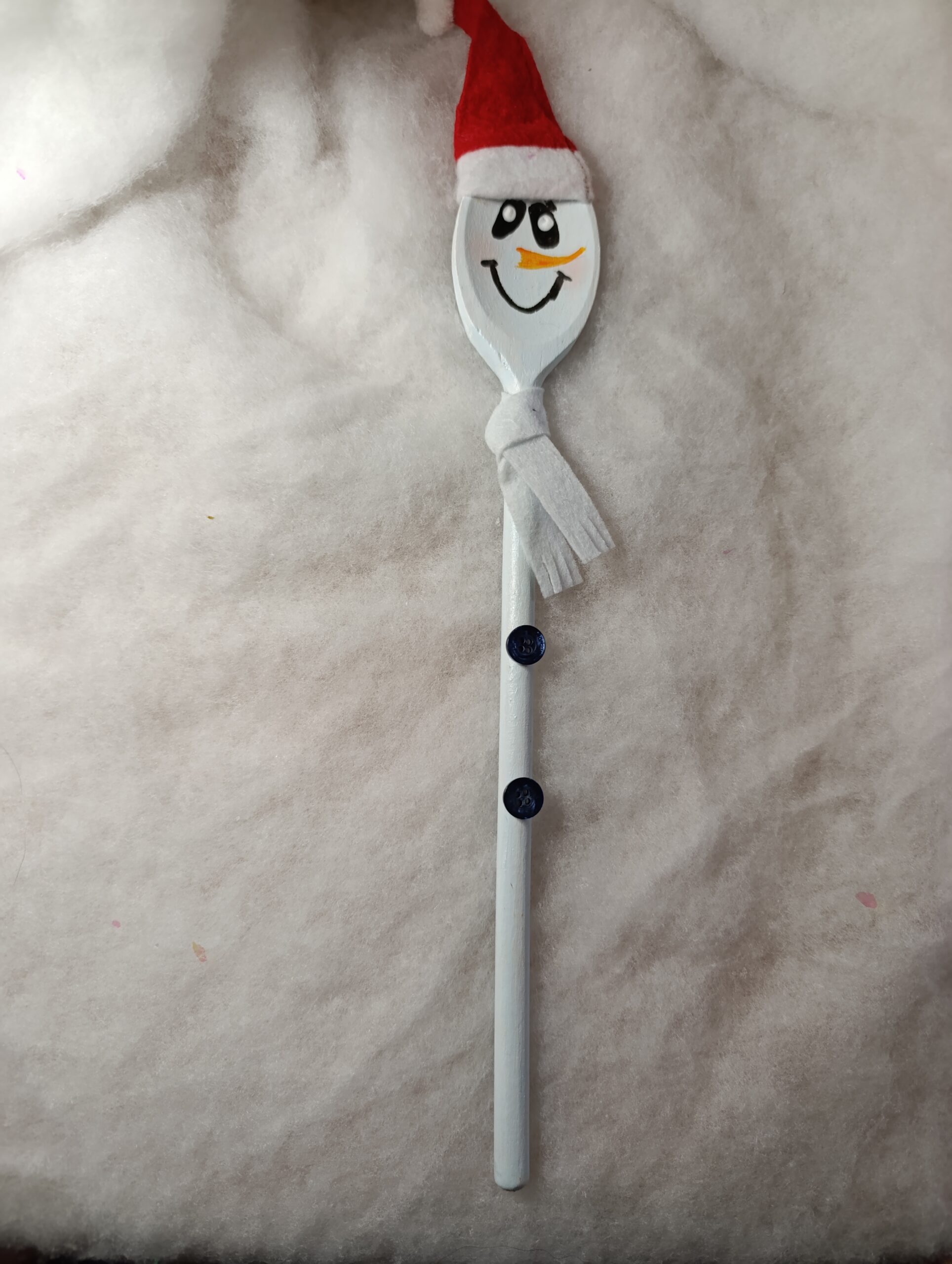 IMG_20251209_105114 🎄 Décoration de Noël – Bonhomme de neige en cuillère en bois, bonnet rouge et écharpe rouge – Image 4