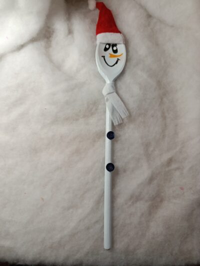 🎄 Décoration de Noël – Bonhomme de neige en cuillère en bois, bonnet rouge et écharpe rouge