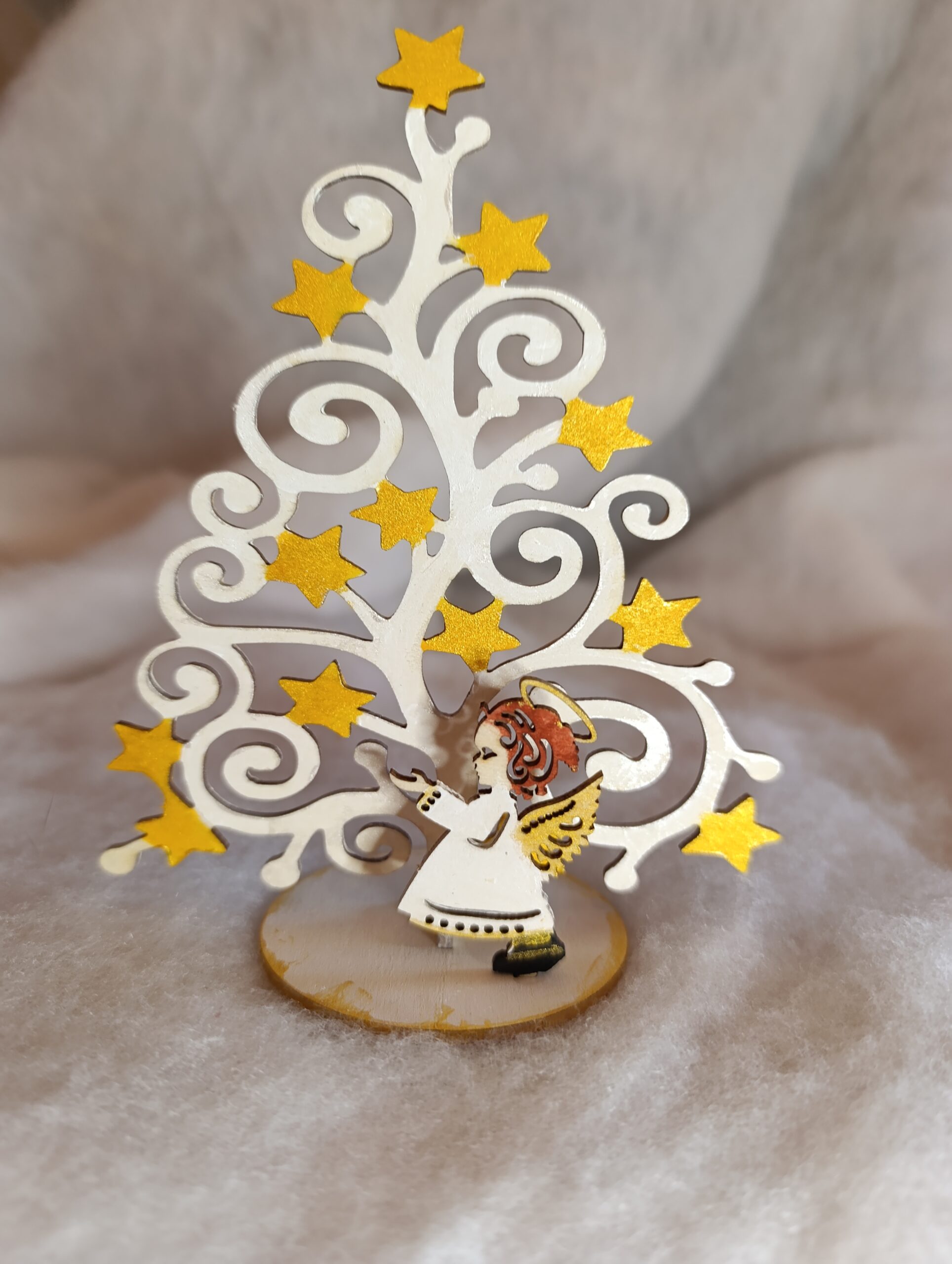 IMG_20251209_105319 🎄 Décoration de Noël – Sapin féerique blanc et étoiles dorées avec ange – Image 4