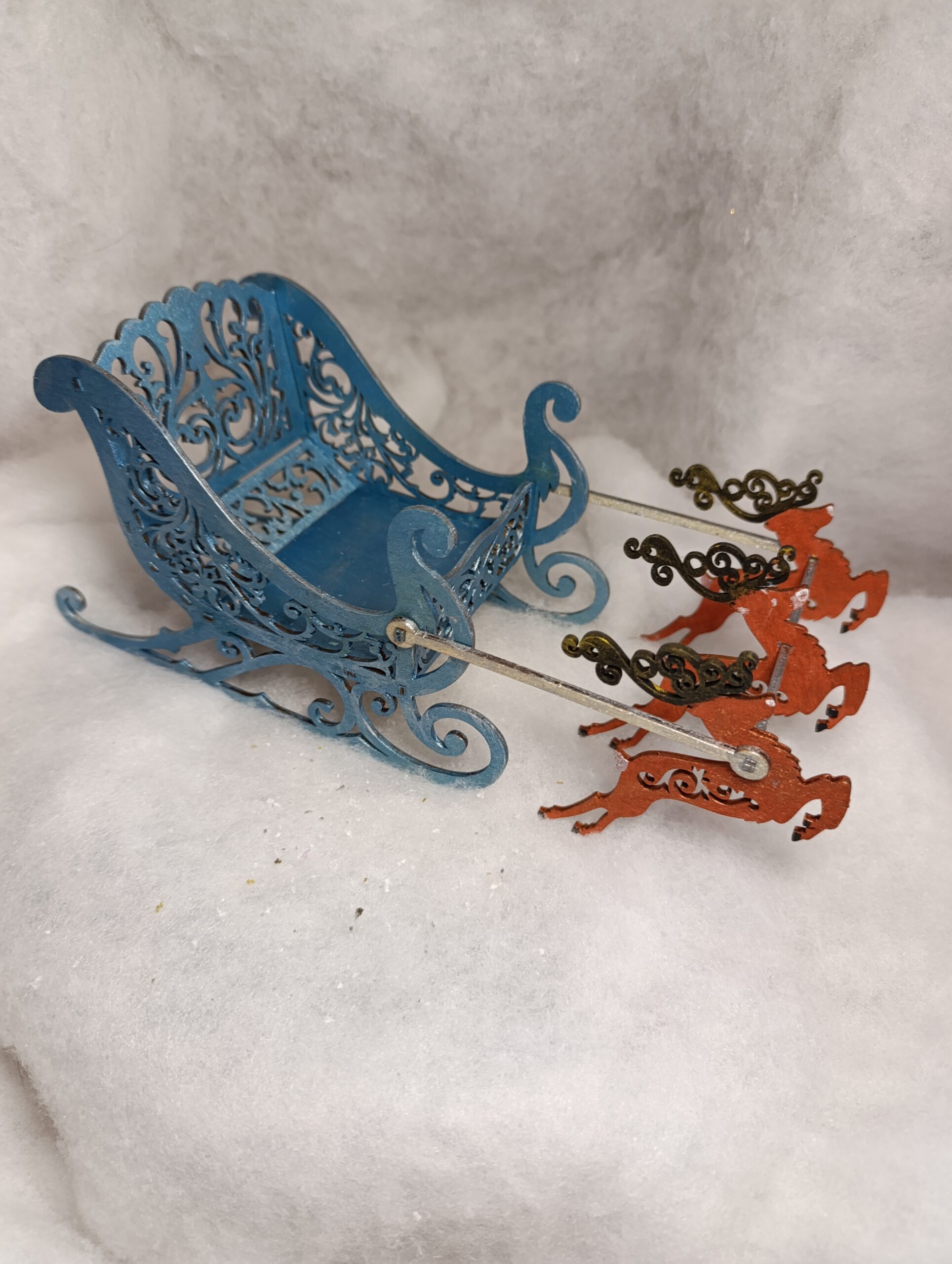 IMG_20251209_114223 ❄️✨ Traîneau Bleu Boréal – Le Messager des Nuits Givrées