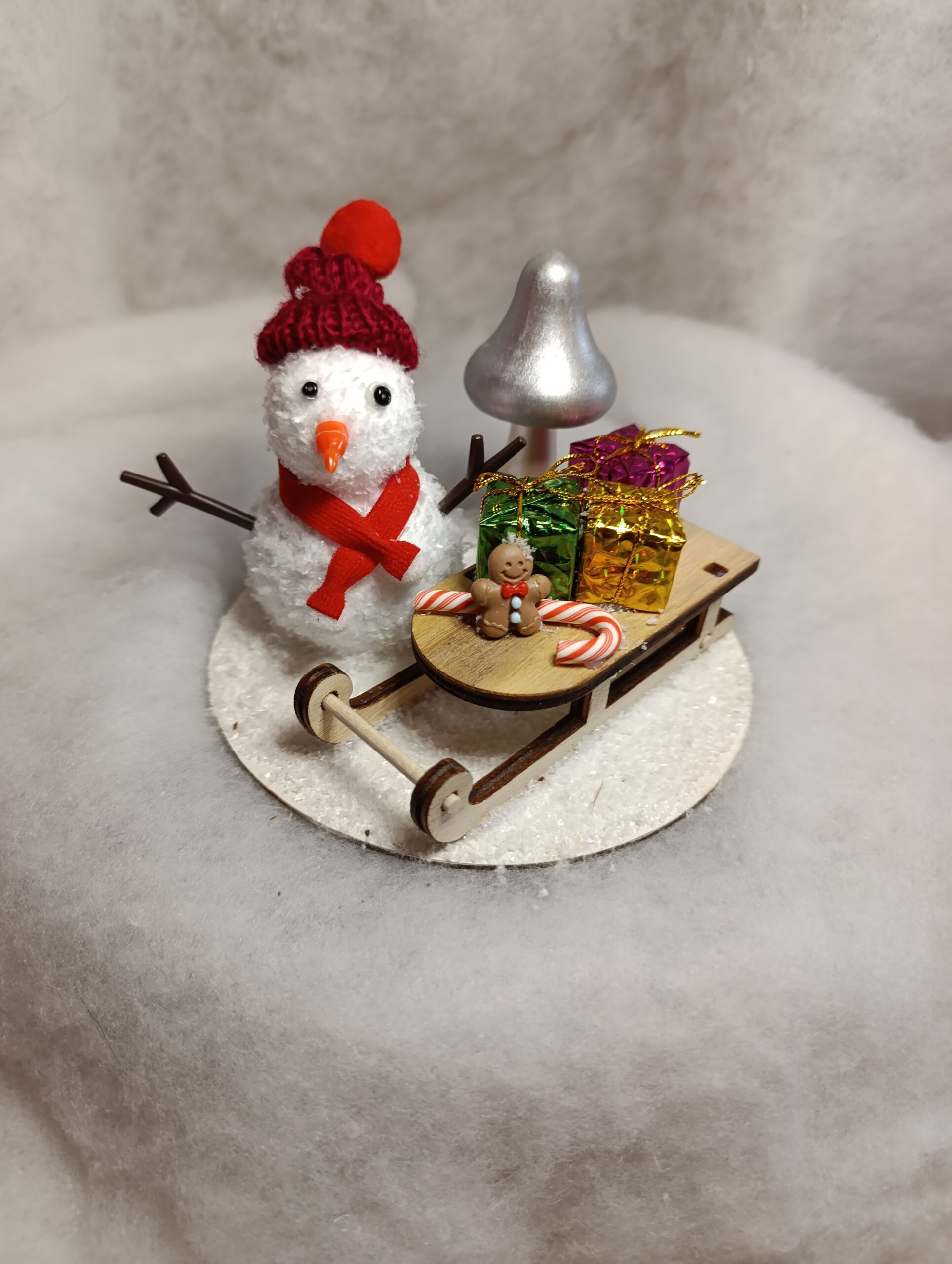 IMG_20251209_114920 Centre de table Bonhomme de Neige Traîneau gourmand & Champignon Argenté – Image 5