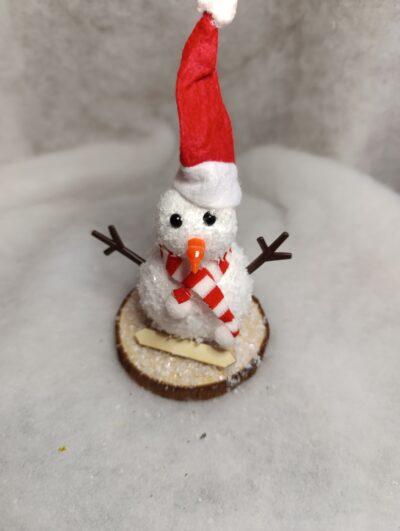 Marque-place de Noël Bonhomme de neige au bonnet rouge et écharpe rouge et blanche