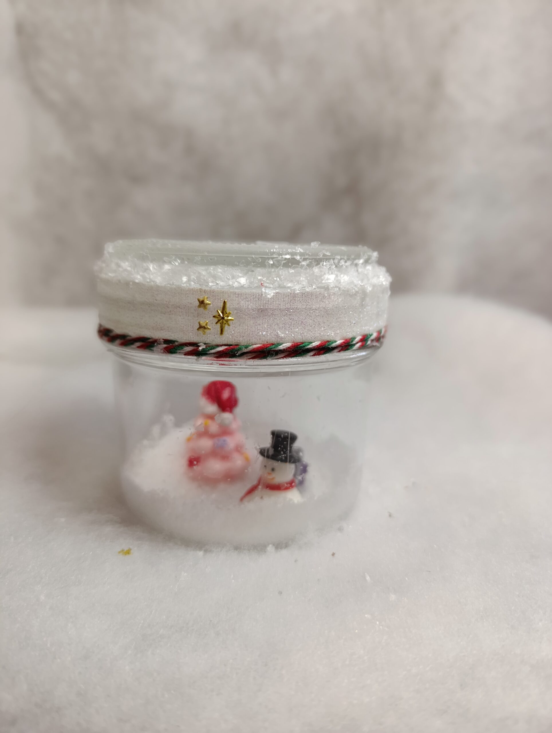 IMG_20251209_115356 Scène de Noël sous verre Le Sapin Rose – Image 3