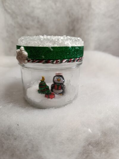 Scène de Noël sous verre  Le Pingouin des Fêtes