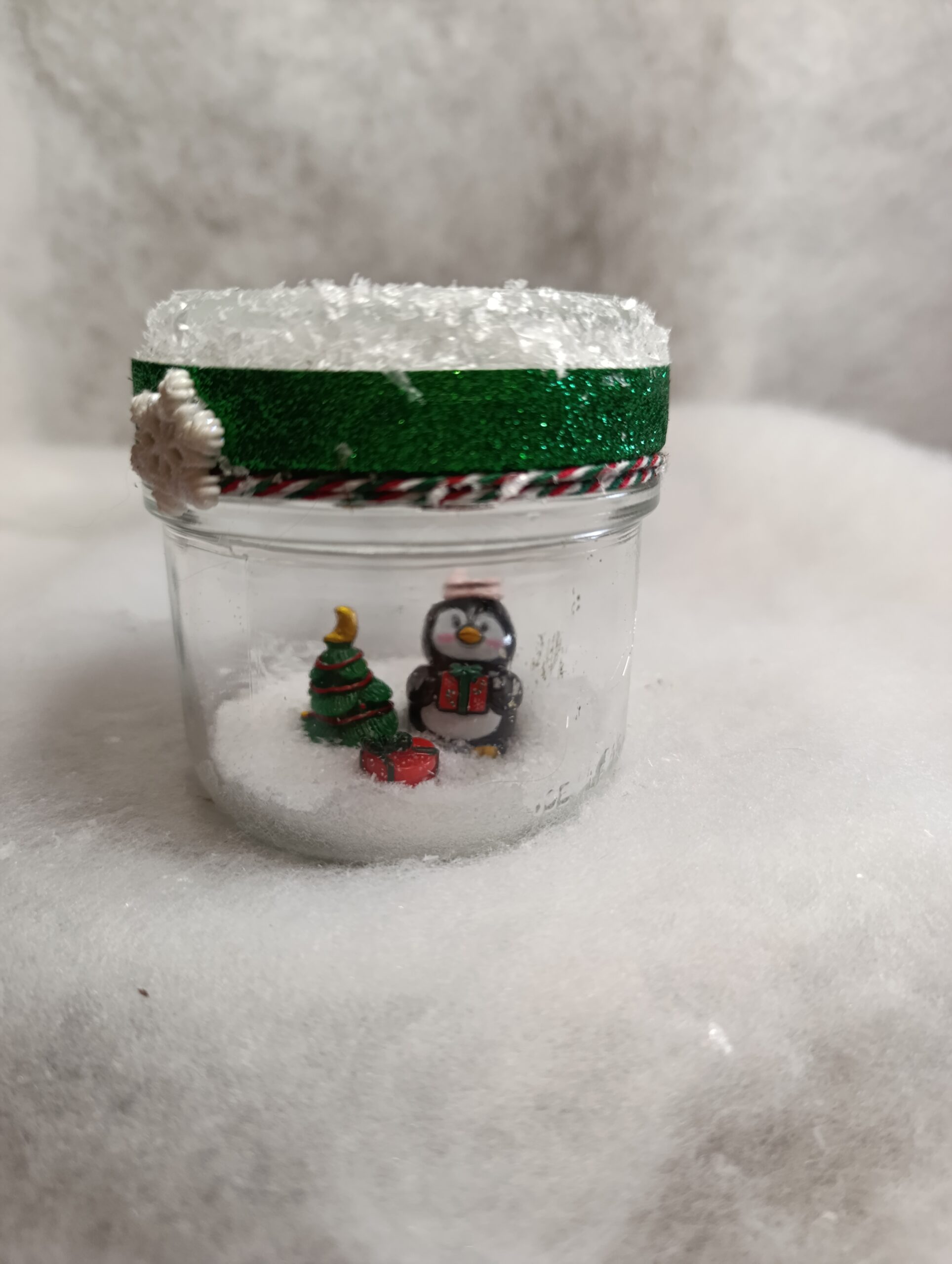 IMG_20251209_115713 Scène de Noël sous verre Le Pingouin des Fêtes