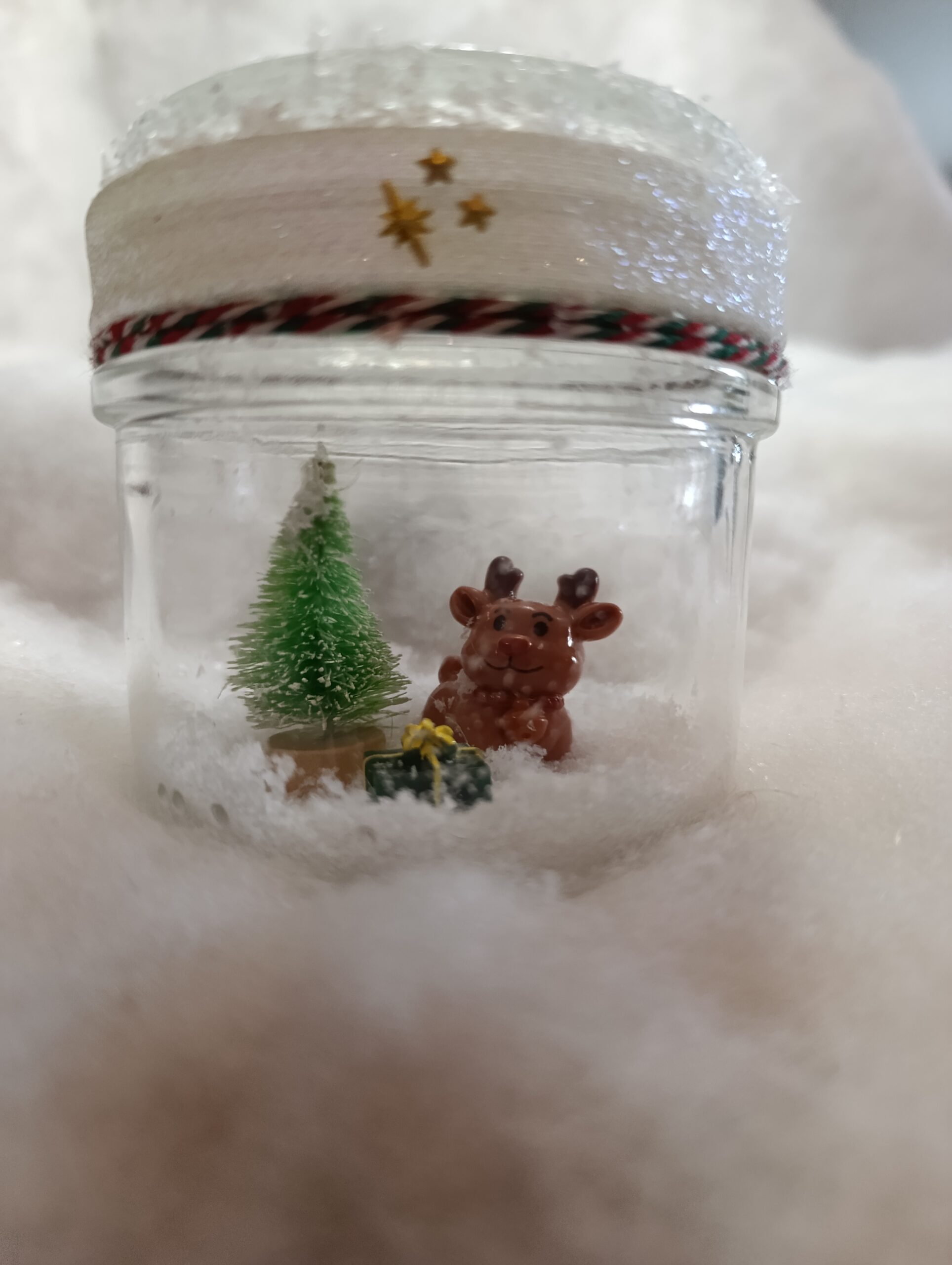 IMG_20251209_115946 Scène de Noël sous verre Le Renne et le Sapin – Image 4