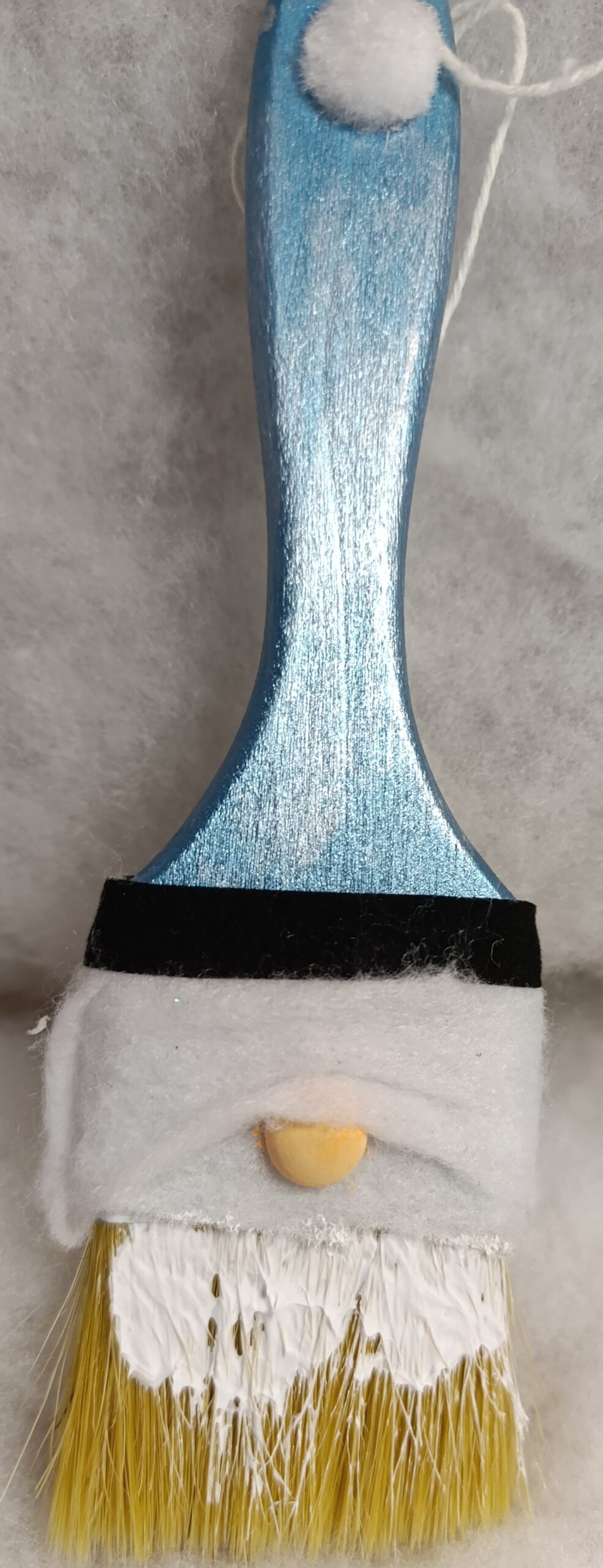 IMG_20251209_145800 🎄 Décoration de Noël – Lutin Père Noël en pinceau, bonnet bleu et barbe blanche – Image 3