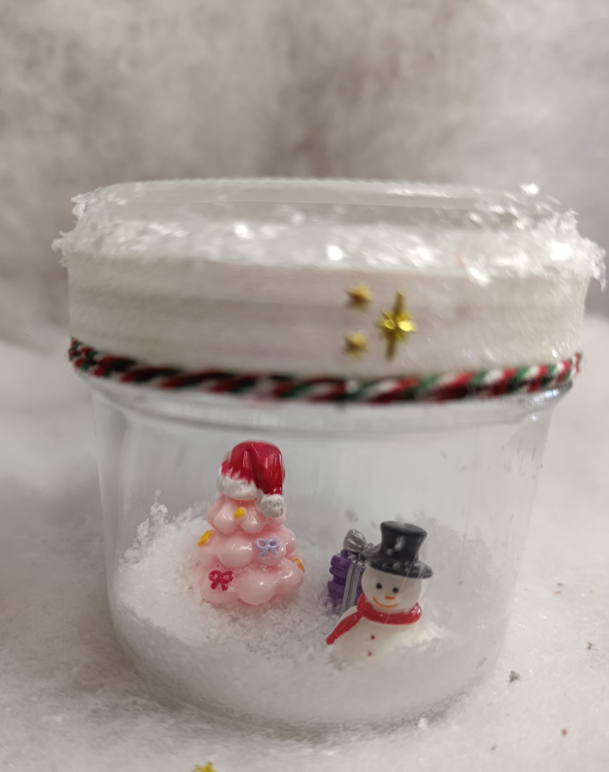 IMG_20251209_151620 Scène de Noël sous verre Le Sapin Rose – Image 5